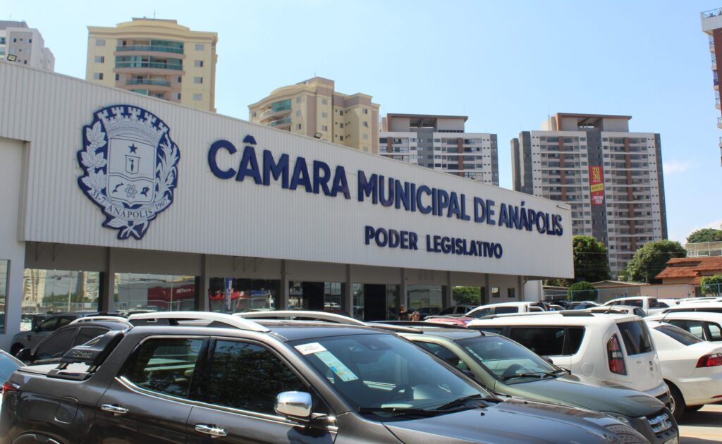 foto da fachada da câmara municipal de anápolis