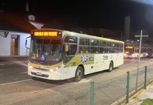 foto de ônibus da urban circulando por anápolis