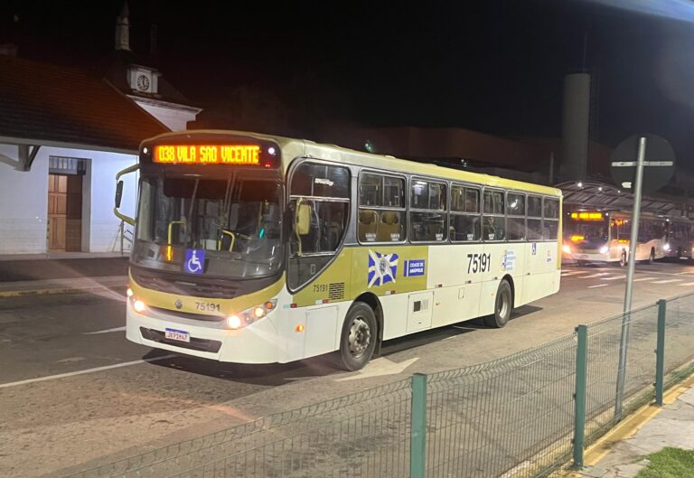 foto de ônibus da urban circulando por anápolis